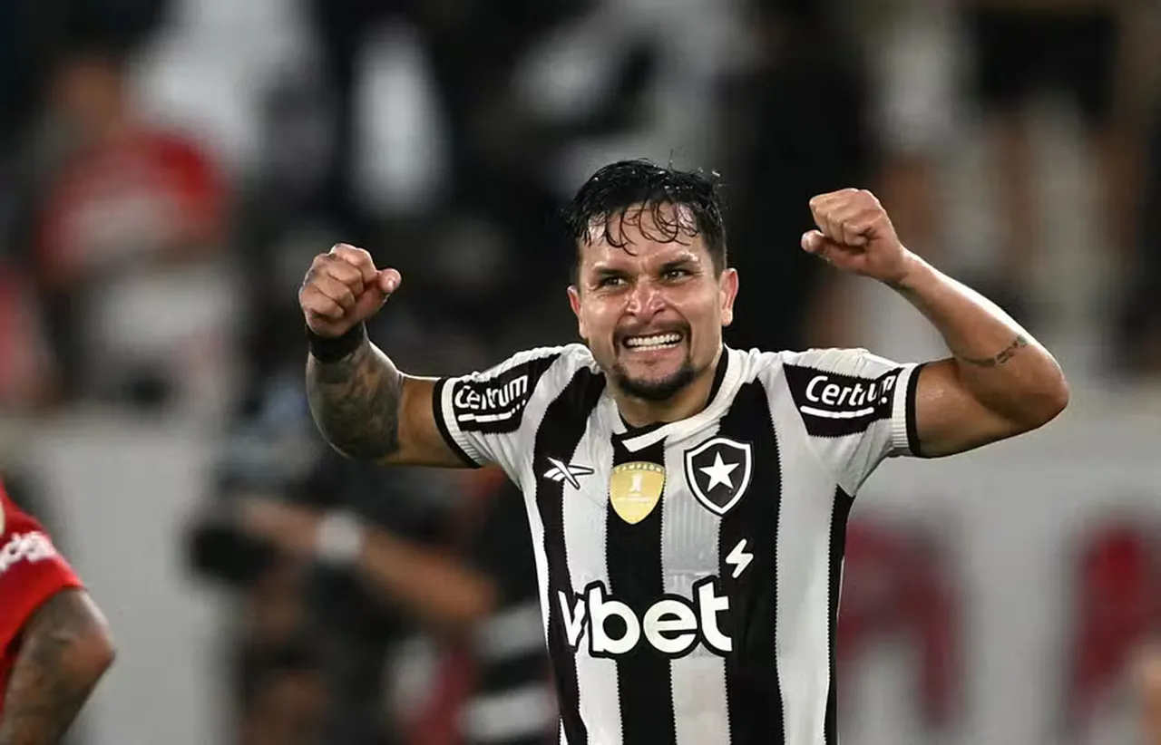 Artur Victor é um dos titulares absolutos do ataque do Botafogo