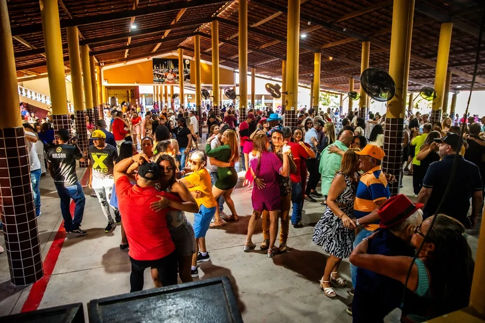 Todo domingo, o Sítio da Vovó Joia recebe duas bandas e centenas de forrozeiros.