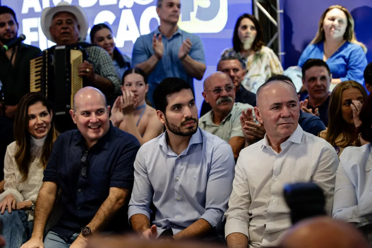 Roberto Cláudio, André Fernandes e Alcides Fernandes durante evento de filiação do Ciro Gomes ao PSDB