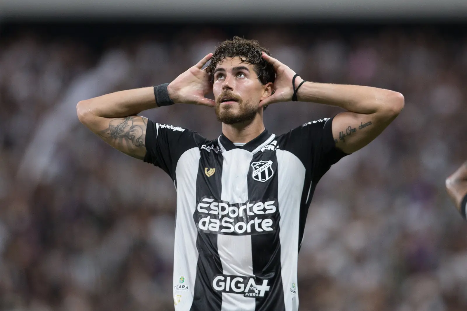 Imagem da notícia Pedro Raul posta mensagem de despedida com a camisa do Ceará antes de jogo contra o Palmeiras