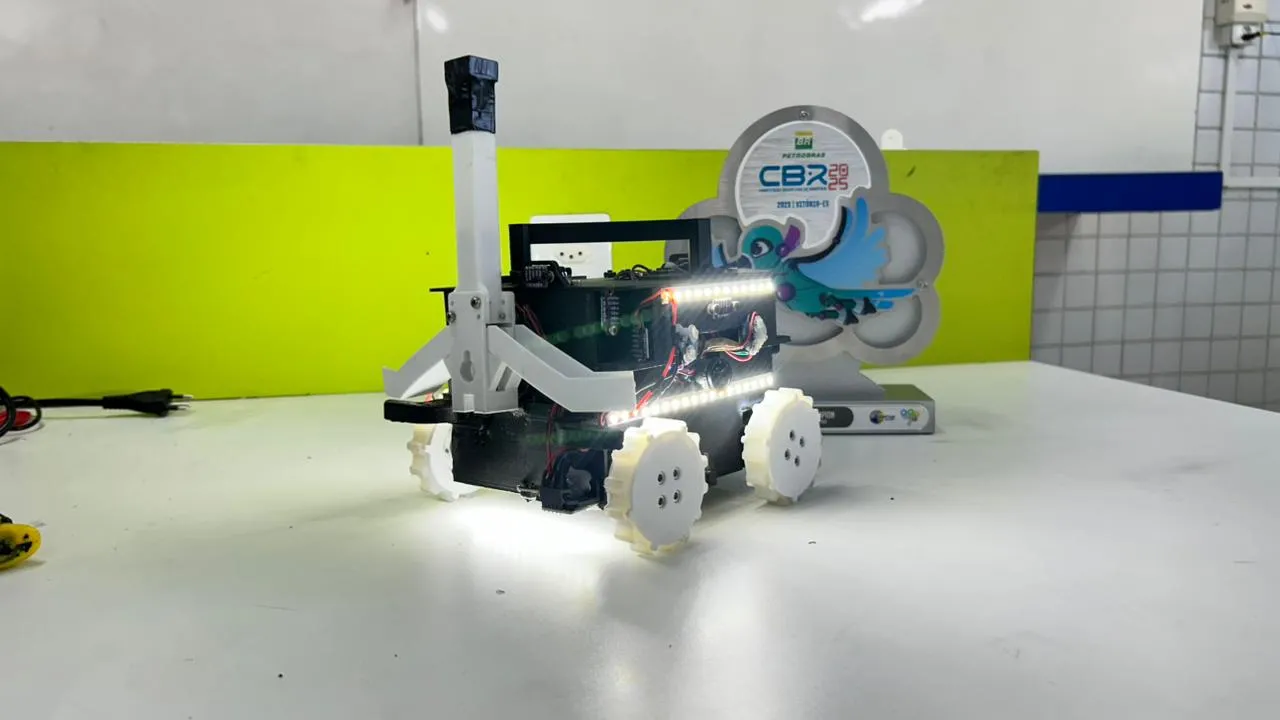 Robô construído na categoria Rescue Maze. Com um modelo de IA, tem a capacidade de, dentro de um labirinto, identificar vítimas e desviar de obstáculos.