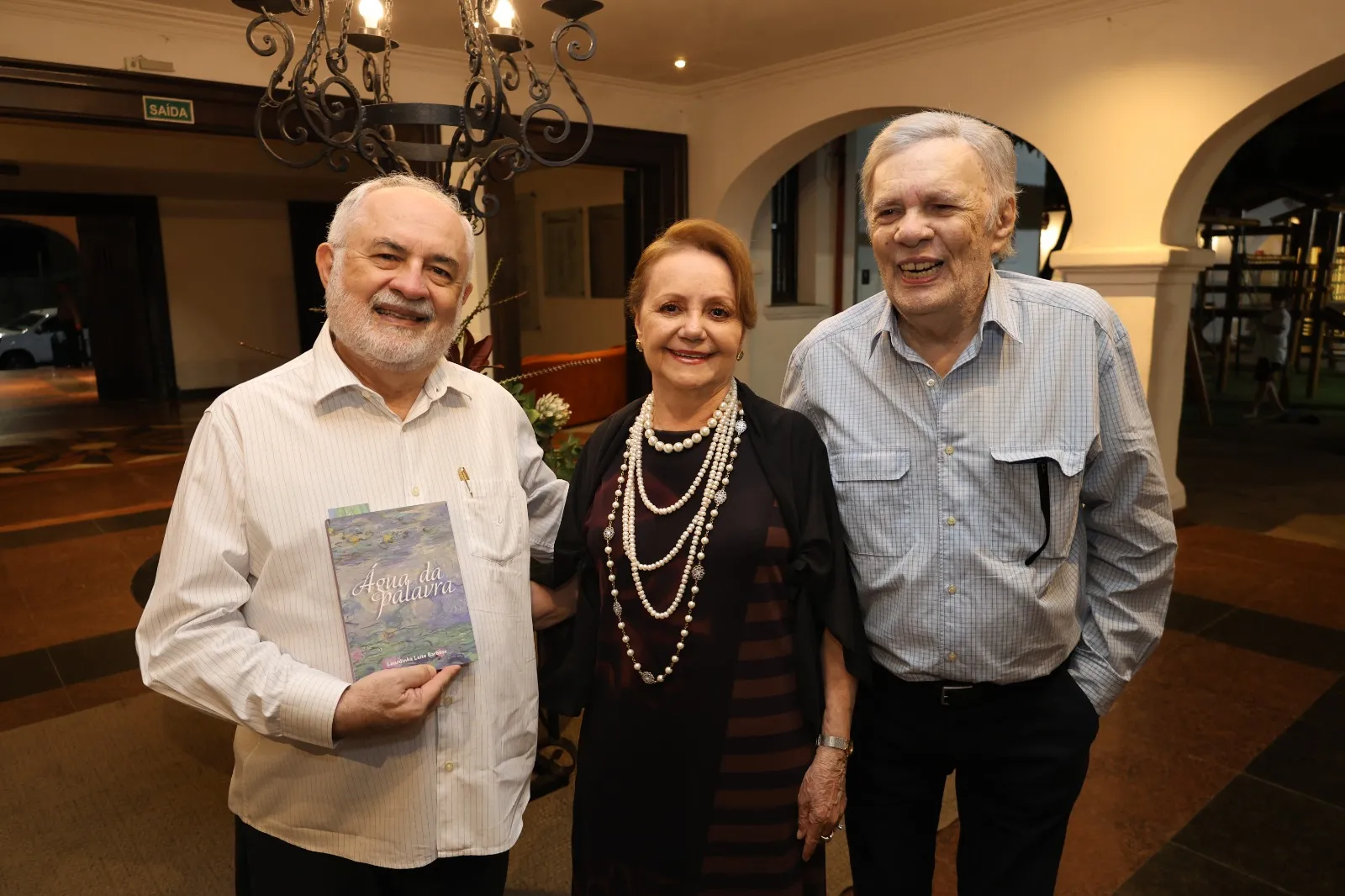 Lançamento do livro de Lourdinha Leite Barbosa