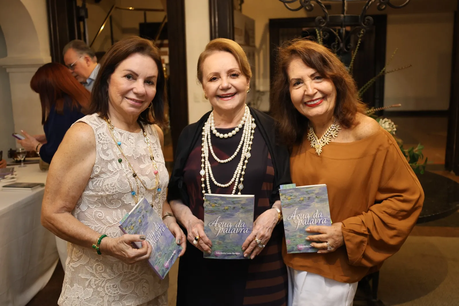 Lançamento do livro de Lourdinha Leite Barbosa