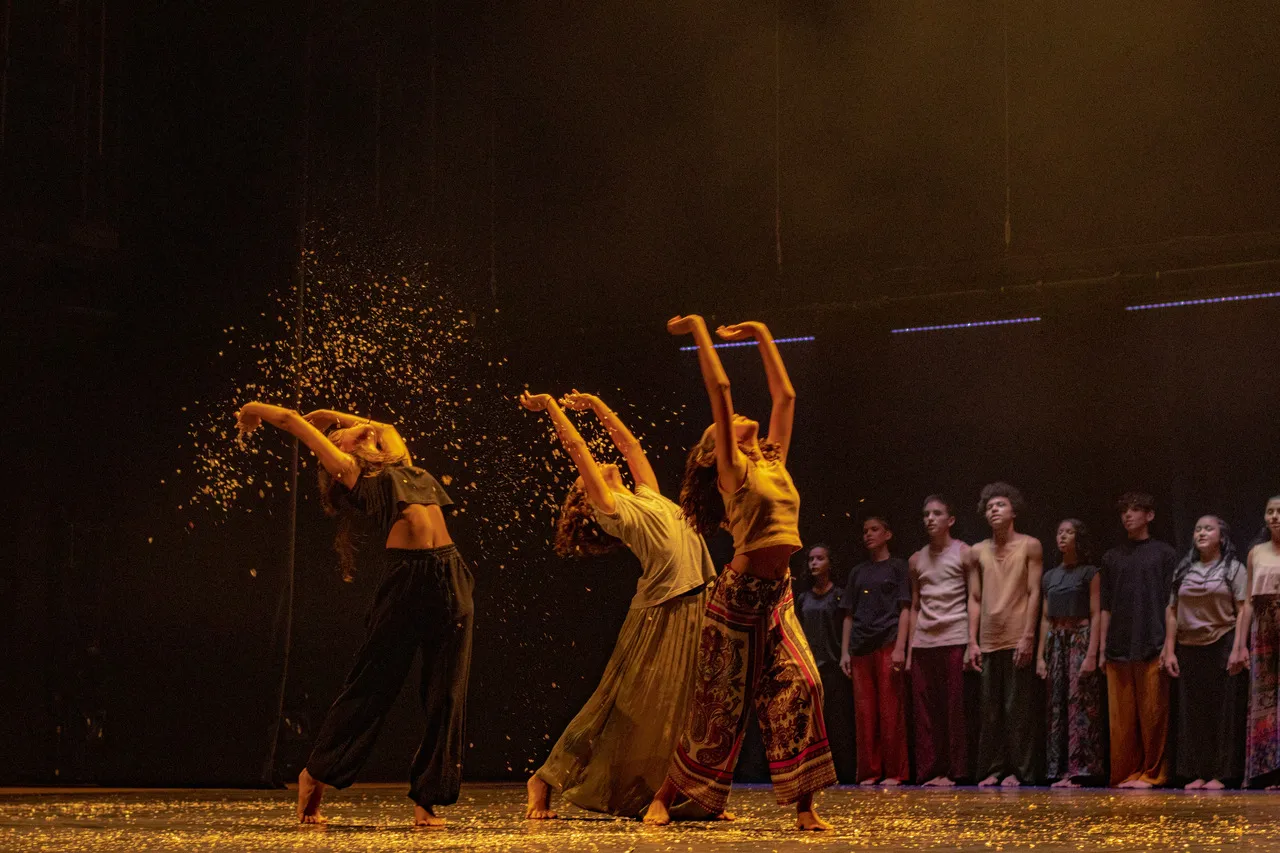 “Canto do povo de um lugar”, espetáculo da Escola de Dança de Paracuru, será apresentado em homenagem a Flávio Sampaio.