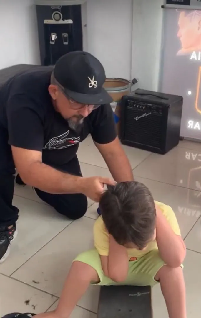 Máquinas com quase zero ruído são utilizadas por Alencar Barber 1000 para otimizar atendimento.