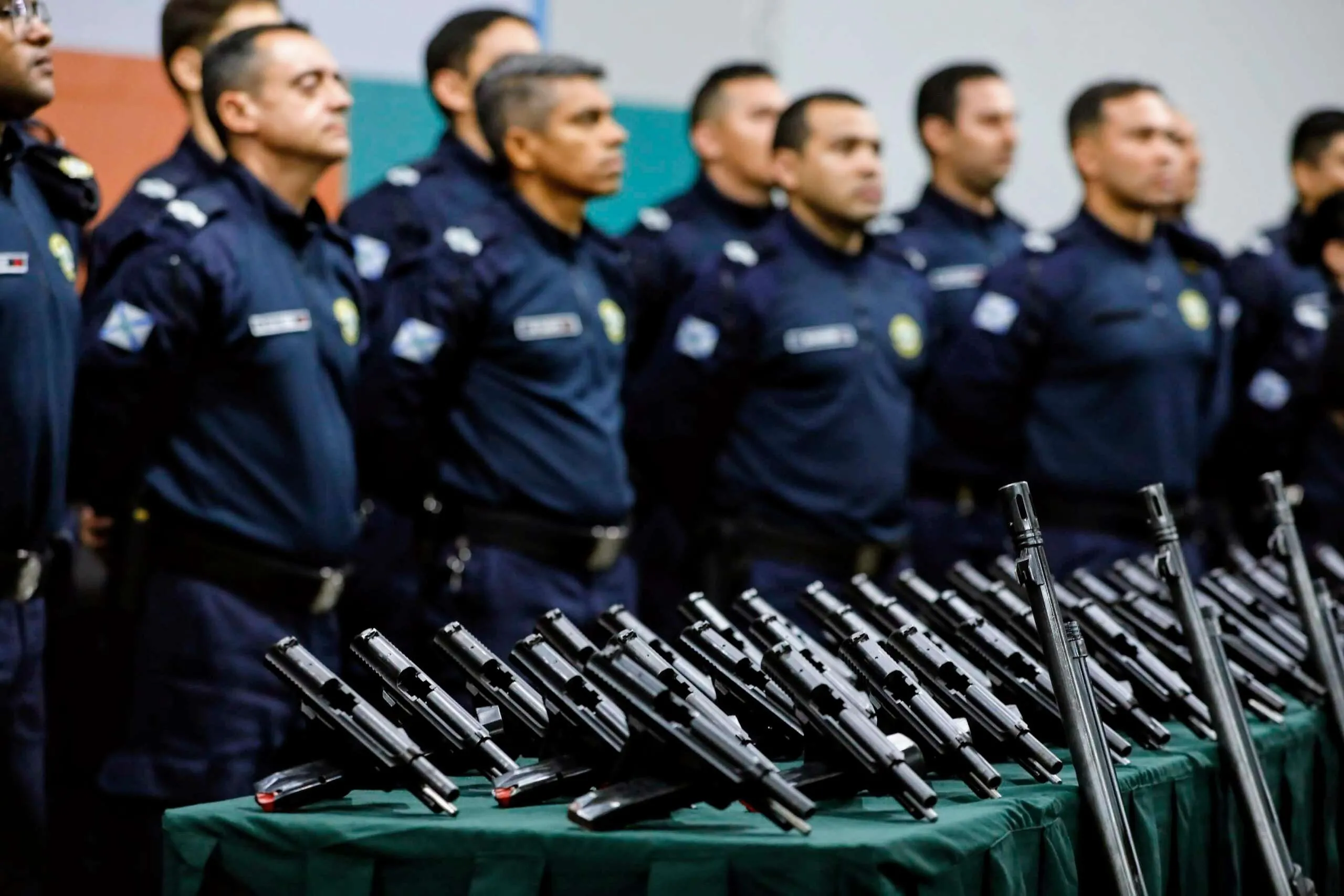 Especialistas opinam que reforço deve ir além do armamento dos agentes.