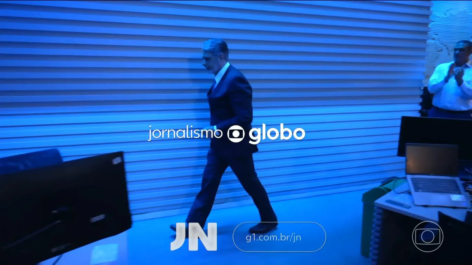 O jornalista relembrou o nervosismo do início da carreira, quando dividiu a bancada pela primeira vez com Cid Moreira.