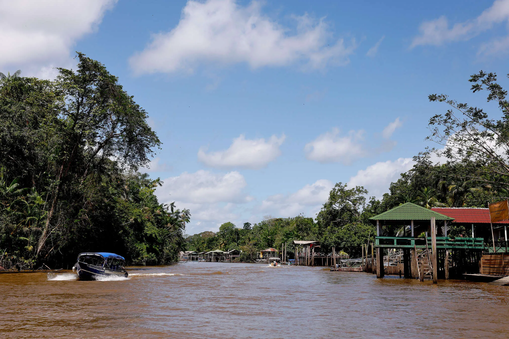Rio Guamá e Ilha do Combú ao fundo, região metropolitana de Belém. O município será palco da COP 30, em novembro de 2025.