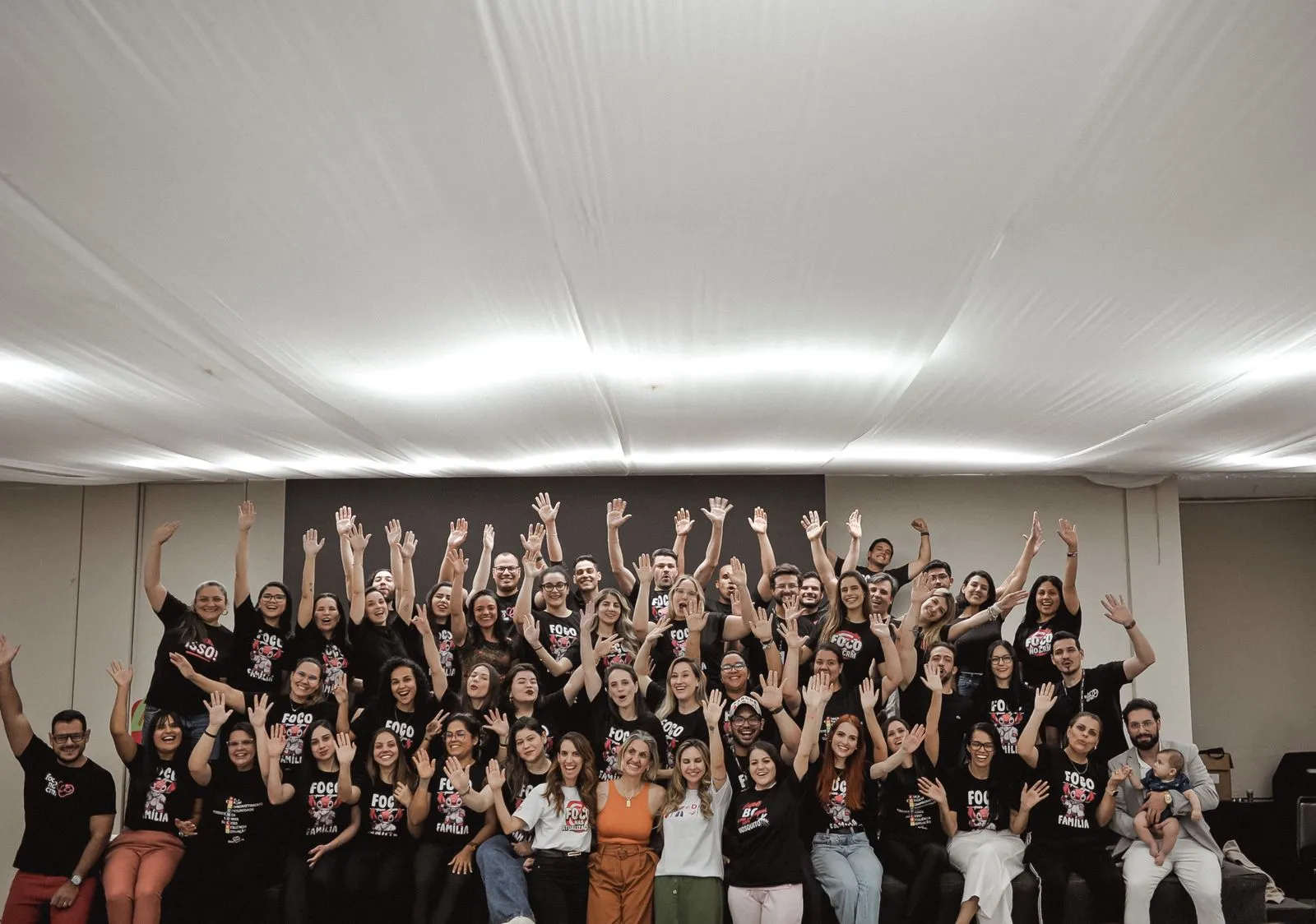 Nara Melo e outros médicos em cursinho para prestar o 'Revalida'.