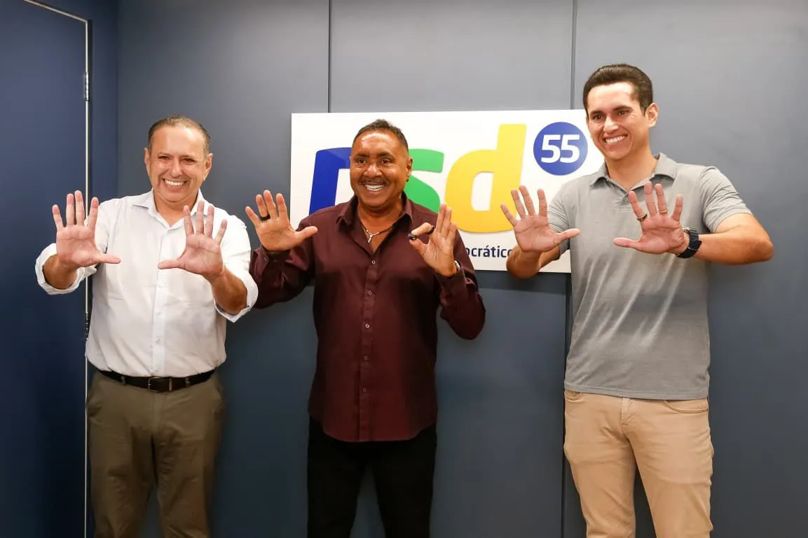 Tiririca assinou sua ficha de filiação ao PSD nessa quarta-feira (5).