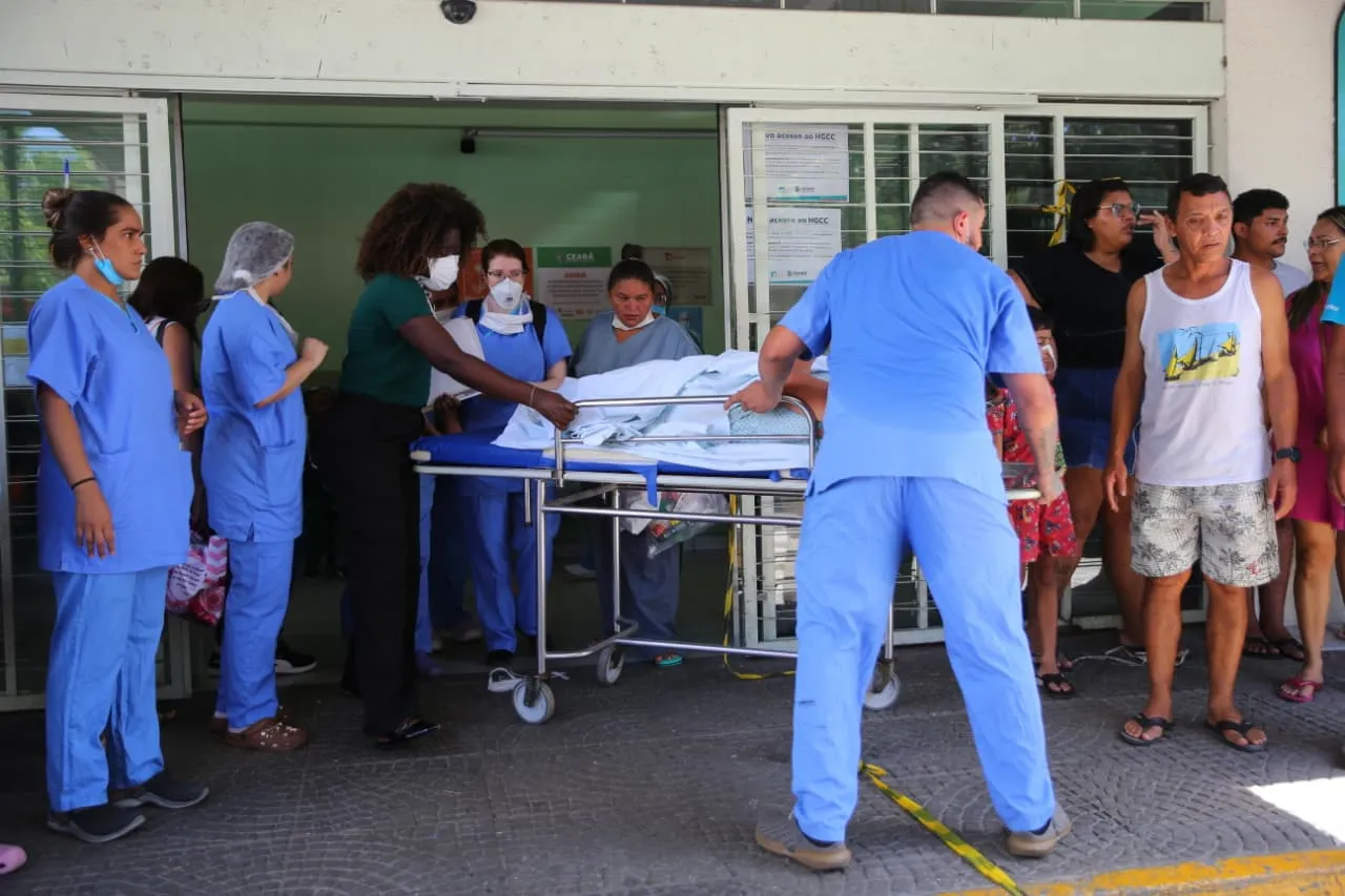 Paciente sendo retirada do Hospital
