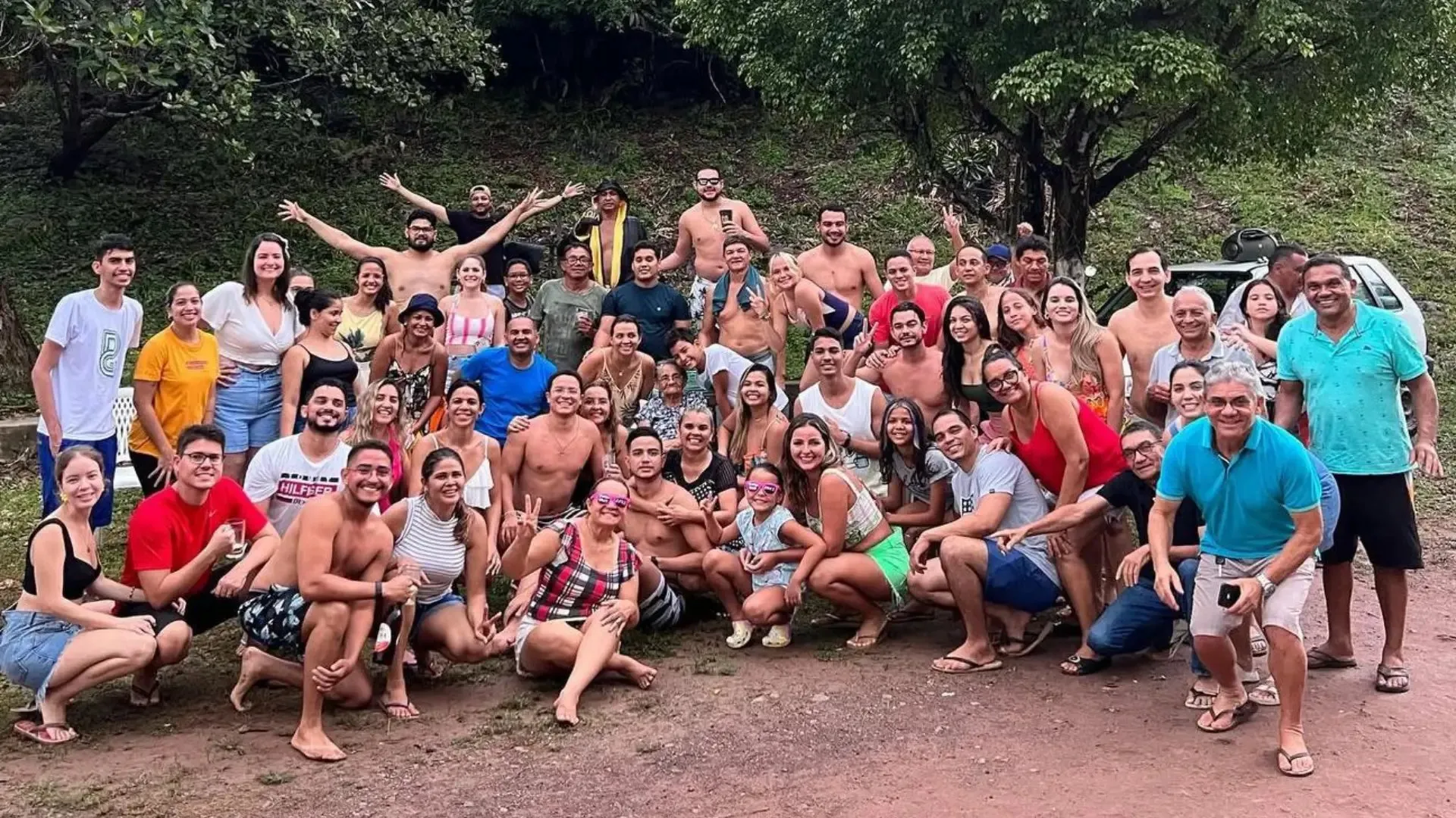 Família Crateús, com Dona Bidoca no centro.