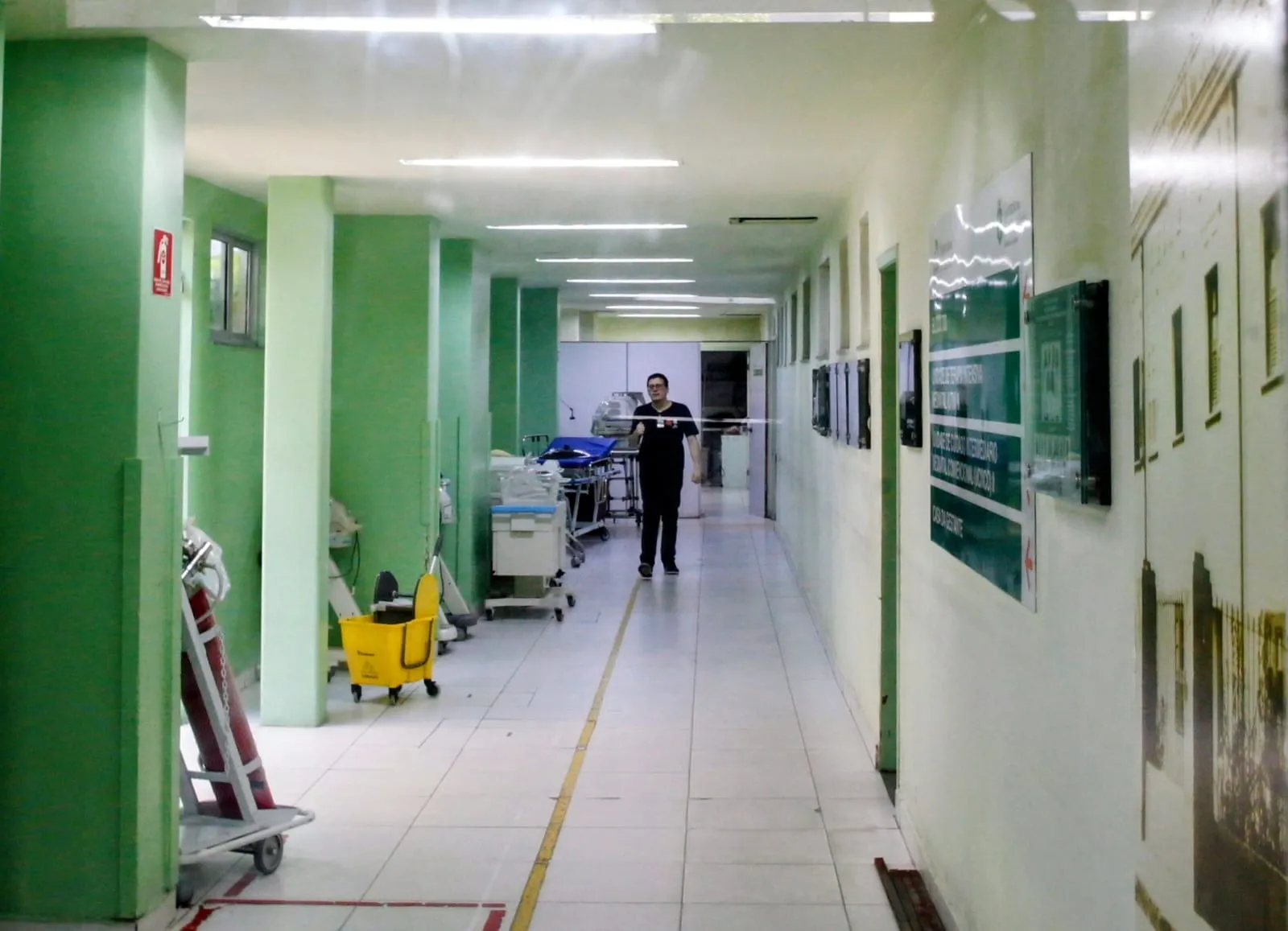 Atendimento no Hospital Geral Dr. César Cals foi interrompido após incêndio na semana passada.