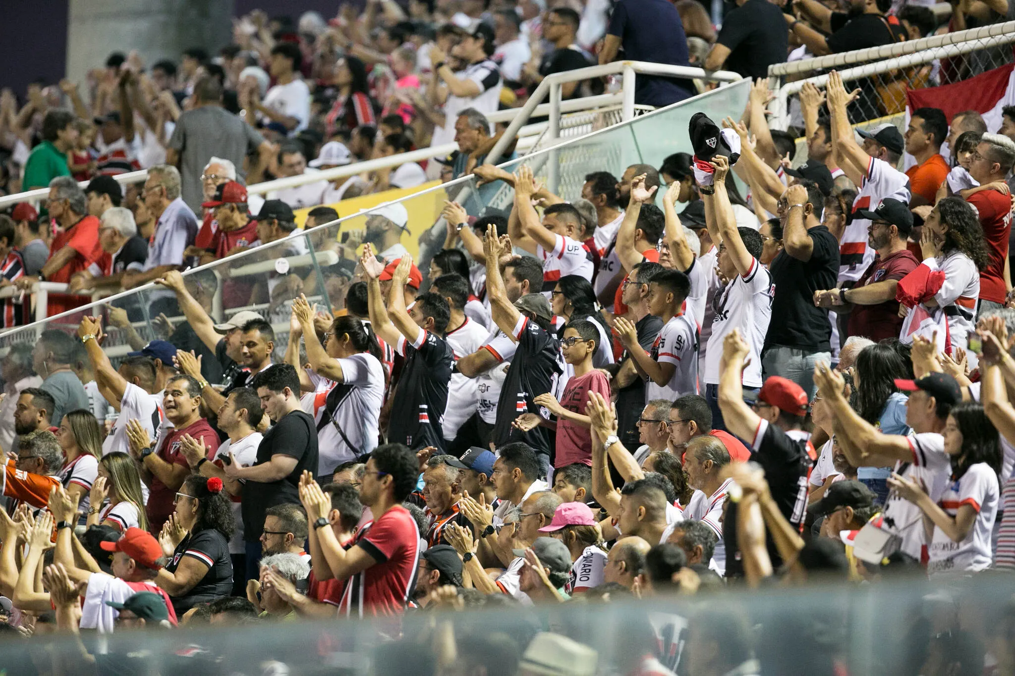 Torcida do Ferroviário no estádio Presidente Vargas