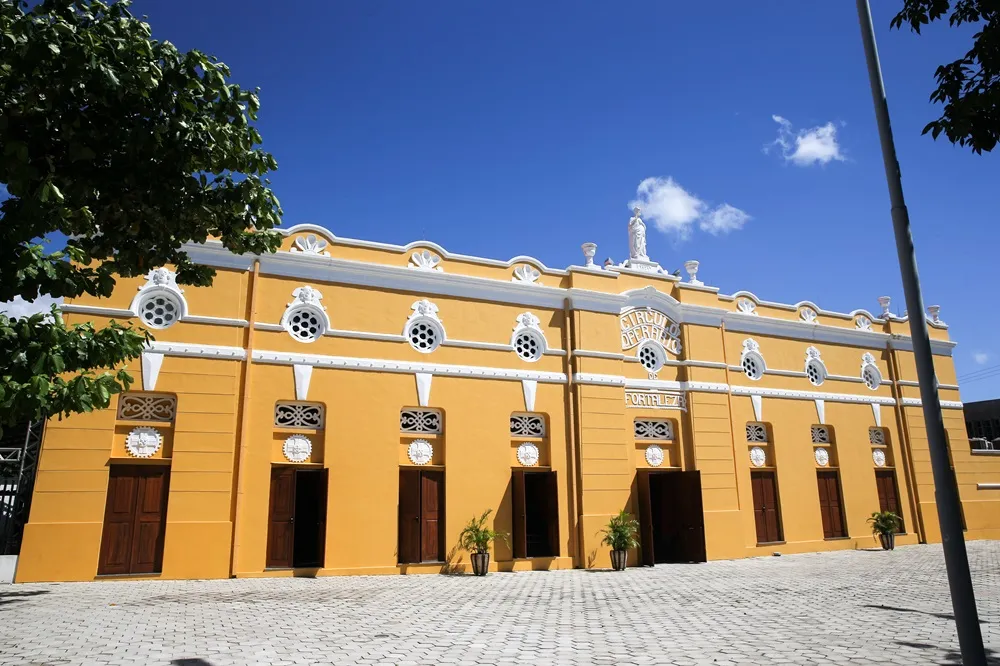 Teatro São José é um dos equipamentos com programação especial.
