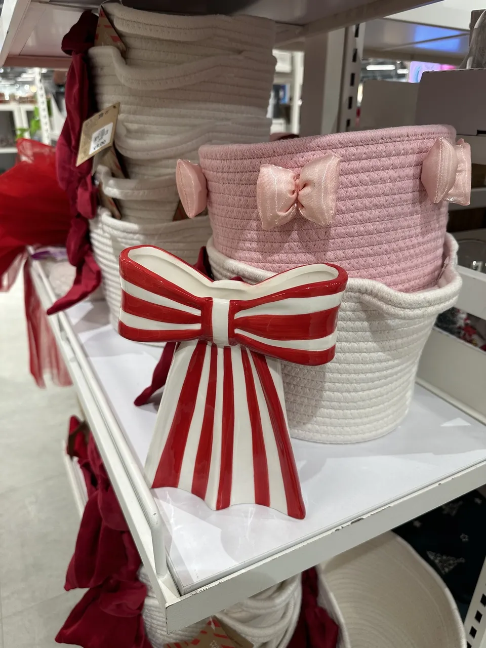 Laços grandes e bem estruturados ganham mais espaço no Natal deste ano.