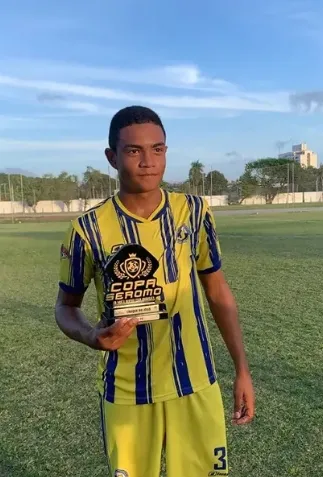 No futebol cearense, Luis vestiu a camisa do Juazeiro, equipe conhecida pela formação de jogadores