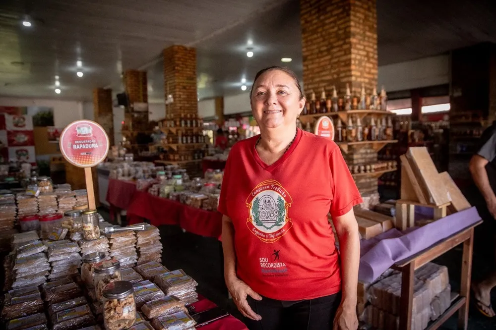 Socorro do Engenho, à frente do Engenho Tradição, foi uma das que alavancaram novas formas de consumo da rapadura em Pindoretama.