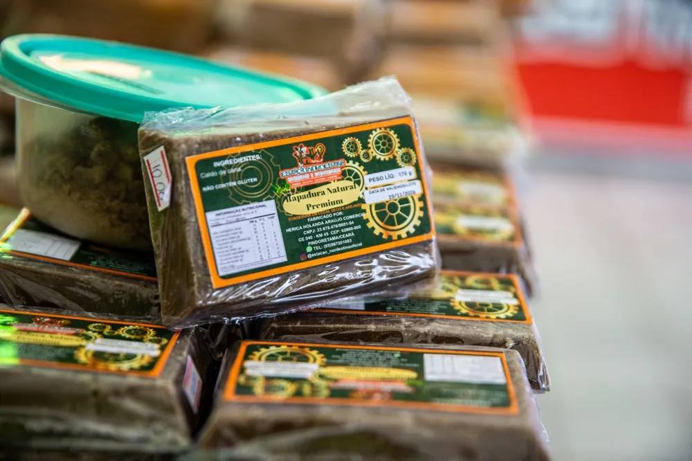 A rapadura Natural Premium é feita de cana orgânica, cultivada sem produtos químicos.
