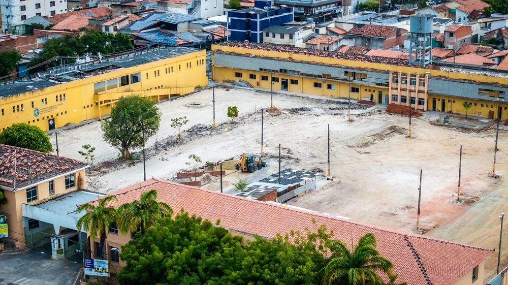 O previsão de término da obra na Bezerra de Menezes é outubro de 2026