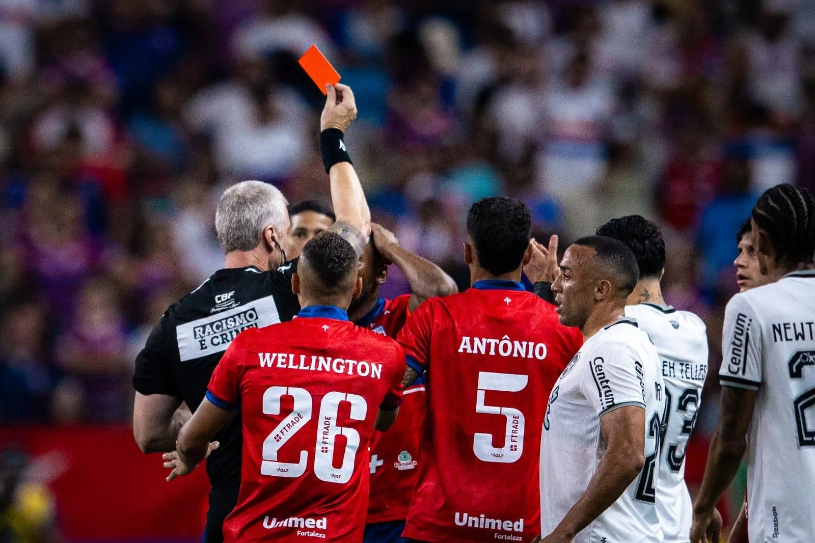 Na goleada sofrida para o Botafogo por 5 a 0, Mancha foi expulso nos primeiros minutos