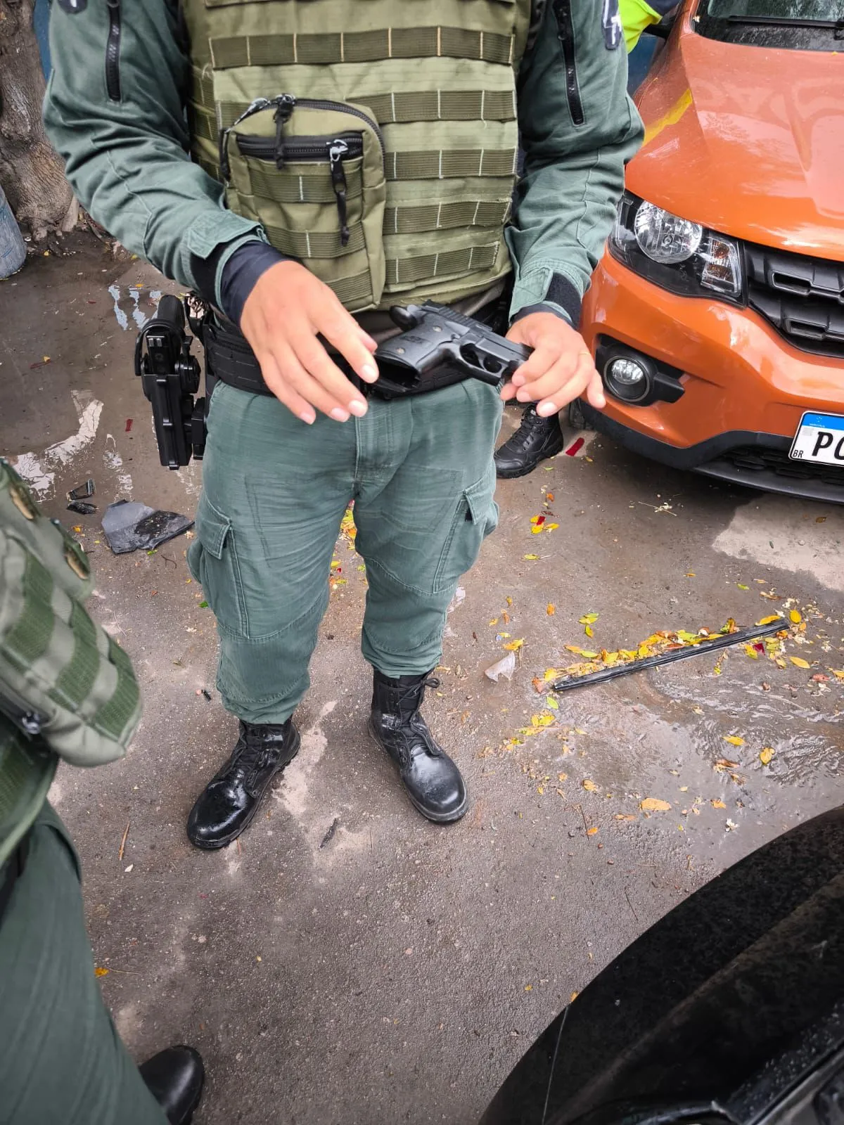 Simulacro de arma de fogo foi apreendido pela Polícia Militar.