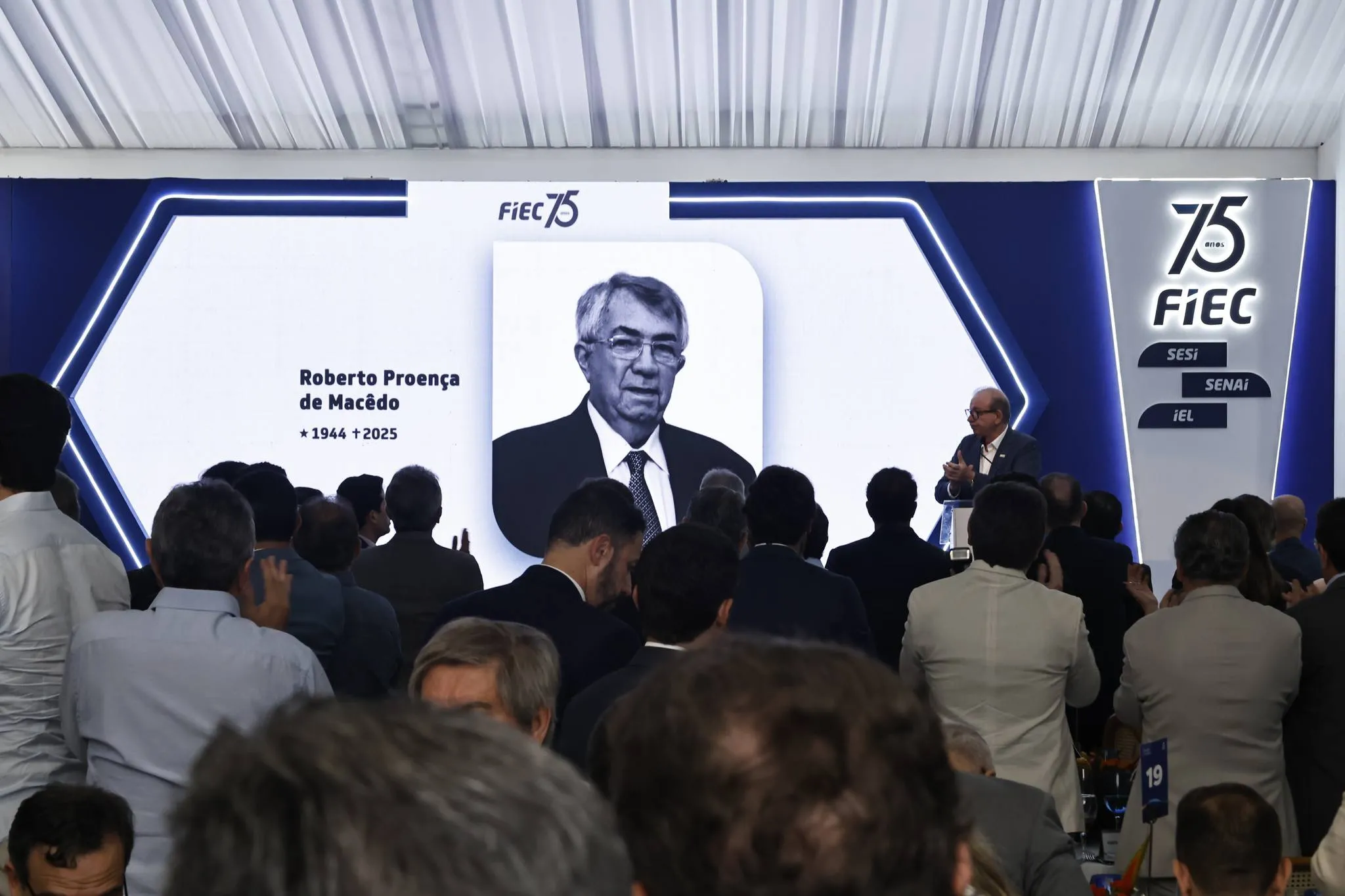 Homenagem ao Dr Roberto Macedo